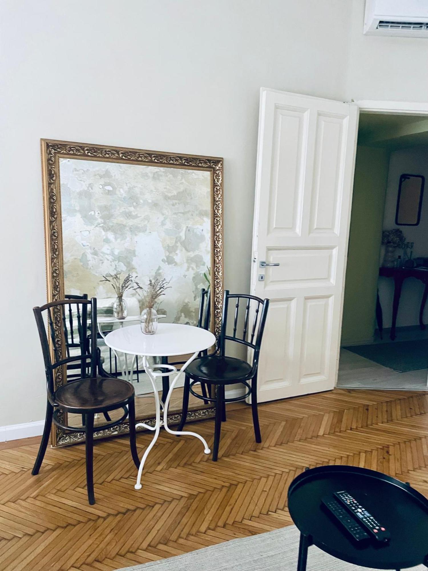 Frankie'S Home — Photos 1